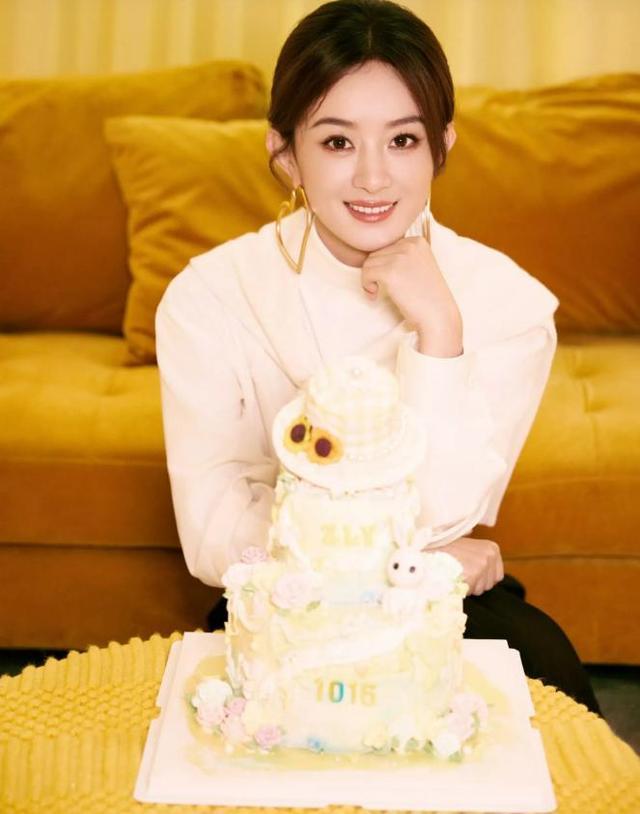 眼神纯净治愈全网手捧兔子蛋糕太甜了开元棋